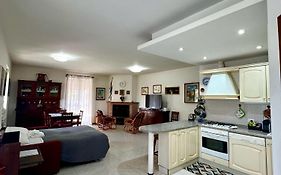 Appartamento Tra Il Borgo E Il Lago